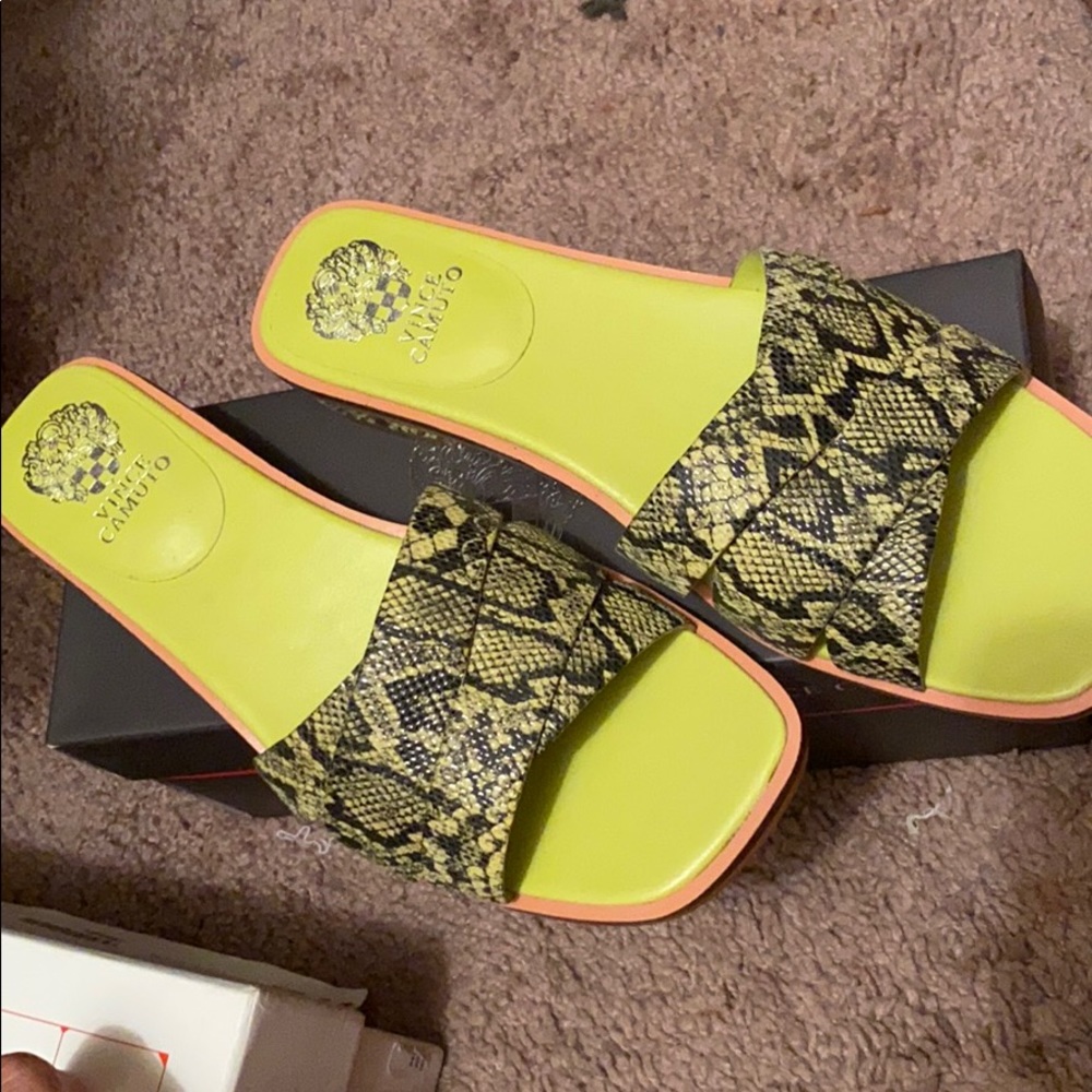 VINCE CAMUTO STYLISH NEON SHOES